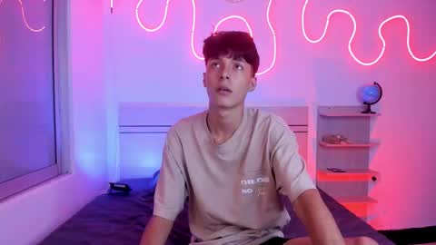 Luccas Ferreira online show from November 2025 07:01:02 PM