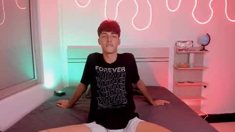 Luccas Ferreira online show from November 2025 07:24:01 PM