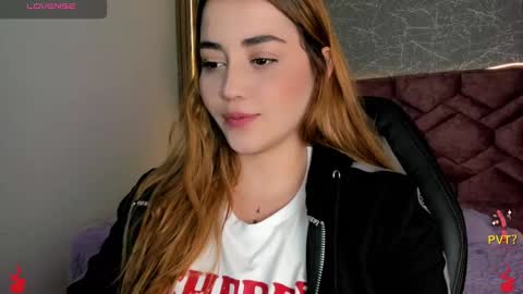 Snapshot of lucia_star_ chatting on January 2025 01:19:01 PM lucia star online show from January 2025 01:19:01 PM