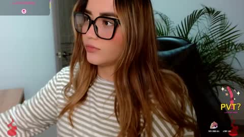 lucia star  online show from April 2026 10:01:02 PM