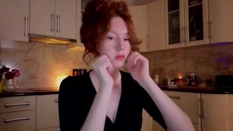 Lucia online show from September 2025 05:03:01 PM