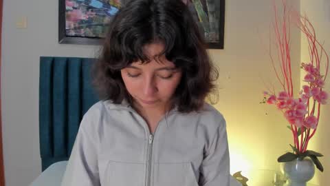 LuciaFerrero online show from October 2025 01:00:02 AM