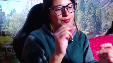 Snapshot of lucianahalen chatting on November 2025 04:01:02 AM Lucy online show from November 2025 04:01:02 AM