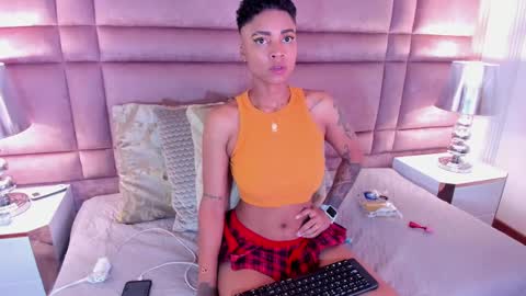 Snapshot of luciawallace chatting on February 2025 02:50:01 AM lucia wallace online show from February 2025 02:50:01 AM