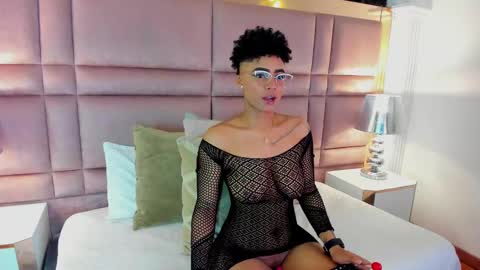 Snapshot of luciawallace chatting on September 2025 09:27:02 PM lucia wallace online show from September 2025 09:27:02 PM