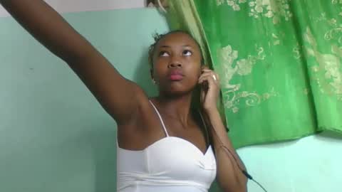 lucie196645 online show from May 2026 06:52:01 AM