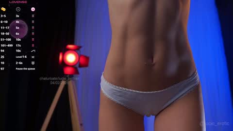 Snapshot of lucie_beltran chatting on February 2025 11:49:01 PM Next stream start at 1500hs GTM-3 online show from February 2025 11:49:01 PM