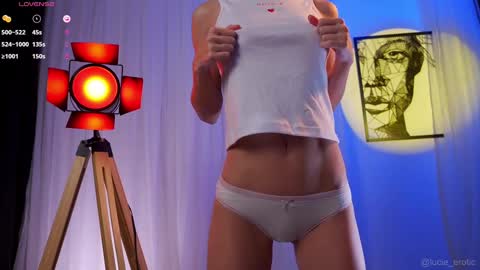 Snapshot of lucie_beltran chatting on February 2025 06:09:02 PM Next stream start at 1500hs GTM-3 online show from February 2025 06:09:02 PM