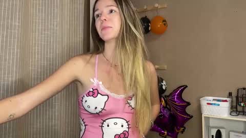 Lucie hot follow me on  online show from October 2025 06:42:02 PM