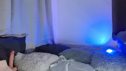 Snapshot of lucie_petite chatting on January 2025 09:46:02 PM Lucie - online show from January 2025 09:46:02 PM