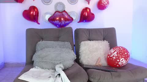 Snapshot of lucie_petite chatting on February 2025 10:15:01 PM Lucie - online show from February 2025 10:15:01 PM