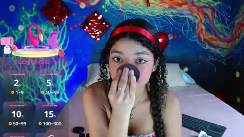 Snapshot of lucie_petite chatting on October 2025 07:09:02 PM Lucie - online show from October 2025 07:09:02 PM