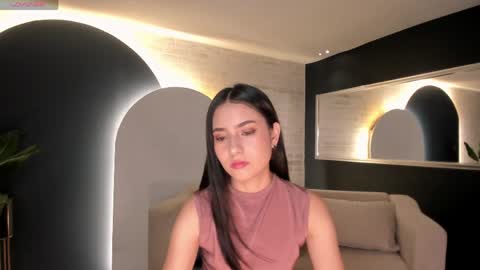 Lucie Martin online show from April 2026 05:32:01 PM