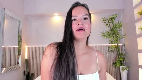 Snapshot of luciemillerr chatting on February 2026 05:38:01 PM lucie online show from February 2026 05:38:01 PM