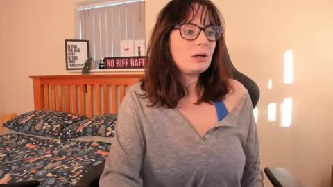 Snapshot of luciewintersuk chatting on January 2025 12:13:02 PM Lucie Winters online show from January 2025 12:13:02 PM