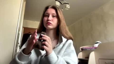 Snapshot of lucindascercy chatting on April 2026 06:08:01 AM Maya online show from April 2026 06:08:01 AM