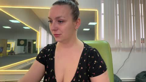 lucky_foryou_baby online show from April 2026 10:00:01 AM