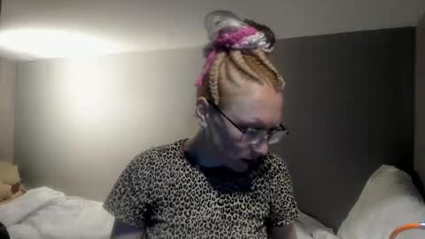 lucky_licky20 online show from February 2026 06:50:01 PM