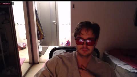 Iron Jhon online show from December 2025 06:39:01 PM