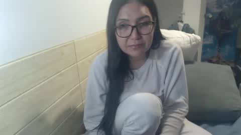 Snapshot of luckyisa chatting on February 2026 11:22:01 PM angelisa online show from February 2026 11:22:01 PM