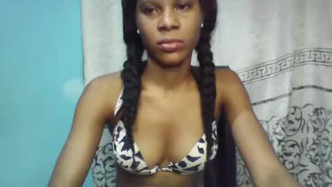 Snapshot of luckymadequeen chatting on January 2025 04:20:01 AM Gloria online show from January 2025 04:20:01 AM