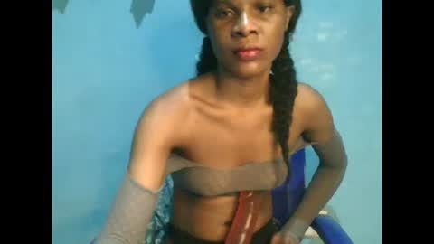 Snapshot of luckymadequeen chatting on September 2025 12:37:02 AM Gloria online show from September 2025 12:37:02 AM