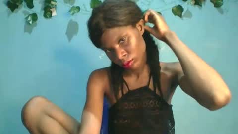 Snapshot of luckymadequeen chatting on November 2025 12:54:01 AM Gloria online show from November 2025 12:54:01 AM