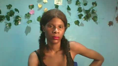 Snapshot of luckymadequeen chatting on November 2025 05:51:01 AM Gloria online show from November 2025 05:51:01 AM