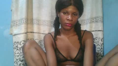 Snapshot of luckymadequeen chatting on March 2026 12:12:01 AM Gloria online show from March 2026 12:12:01 AM