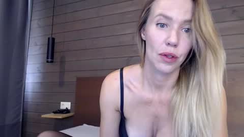 Snapshot of luckymila chatting on October 2025 10:25:01 AM Mila Novak online show from October 2025 10:25:01 AM