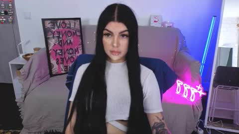 Monika online show from October 2025 01:10:02 PM