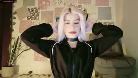 luckysapphire777 online show from July 2026 12:23:01 PM