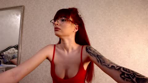 Mia online show from December 2024 06:25:01 PM