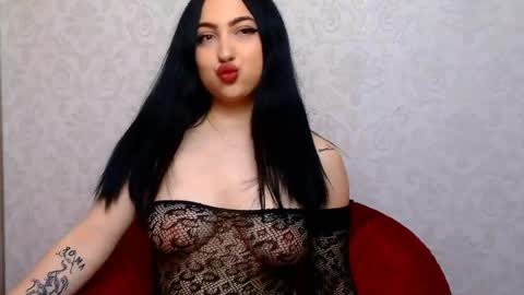 Mia online show from May 2026 05:33:01 PM