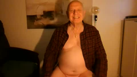 Snapshot of luclovestops chatting on October 2025 09:24:02 PM Luclostops online show from October 2025 09:24:02 PM