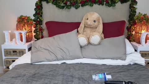 Lucy online show from March 2025 09:06:02 PM