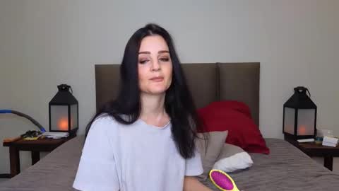 Lucy online show from October 2025 09:11:01 PM