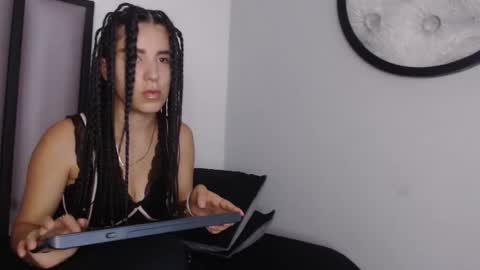   online show from December 2025 04:18:02 AM