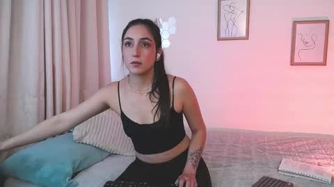 Lucia online show from November 2025 07:02:02 PM