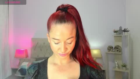 Lucia online show from November 2025 05:40:02 PM