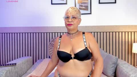 Snapshot of lucy_milf_68 chatting on November 2025 10:47:02 AM lucy milf online show from November 2025 10:47:02 AM