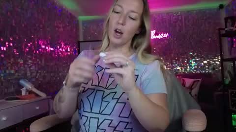 lucyallen4201 online show from March 2026 10:26:01 AM