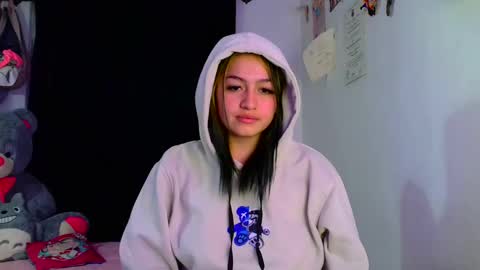 Snapshot of lucycherry__ chatting on December 2024 01:22:01 AM LUCIA  online show from December 2024 01:22:01 AM