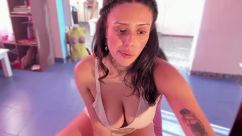 Snapshot of lucyklumm chatting on April 2026 10:00:02 PM MALAMOR online show from April 2026 10:00:02 PM