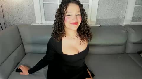 Snapshot of lucylovelyy1 chatting on January 2026 02:25:02 AM Lucy online show from January 2026 02:25:02 AM