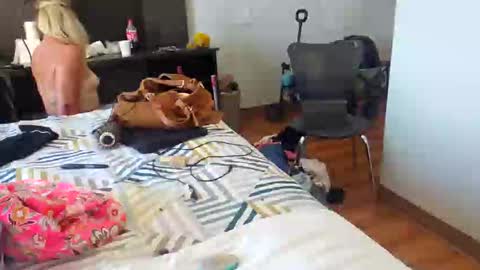 Lucy Loves Lookers online show from September 2025 04:30:01 PM