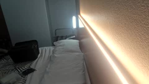 Lucy Loves Lookers online show from October 2025 12:41:01 AM