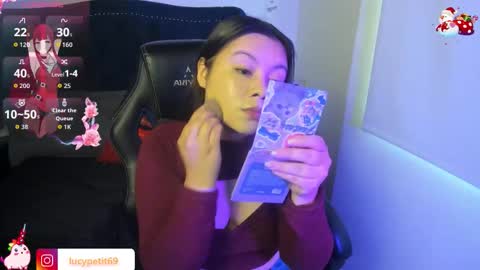 Lucy Petit online show from November 2025 12:31:02 PM