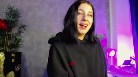 lucyrayy online show from February 2026 08:07:01 PM