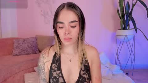 Snapshot of lucyvega4 chatting on October 2025 04:38:01 AM Lucy online show from October 2025 04:38:01 AM